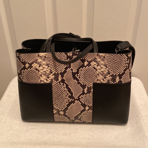 Tory Burch Black Purse… - Picture 3 of 8